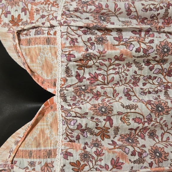 🎯Lucky Brand Split Neck Top - Picture 2 of 5